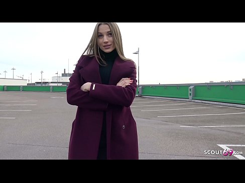 ❤️ ドイツ人スカウトマンは、夢のようにスティール、駐車場のテルテル、お金のためのセクシーに触れることです。 ❤❌ 自家製ポルノ ❌️❤
